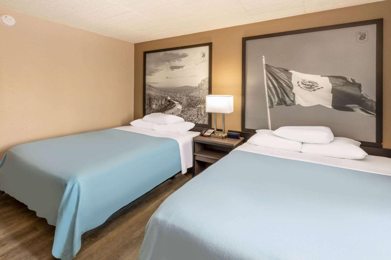 Super 8 By Wyndham Laredo Hotel Екстериор снимка