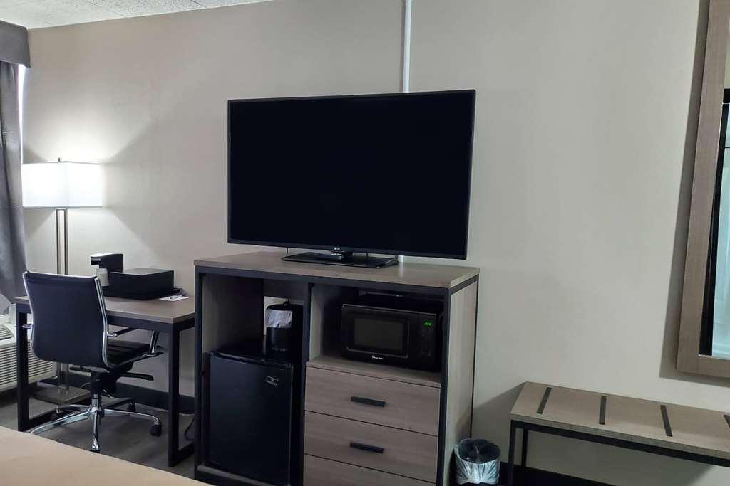 Super 8 By Wyndham Laredo Hotel Стая снимка