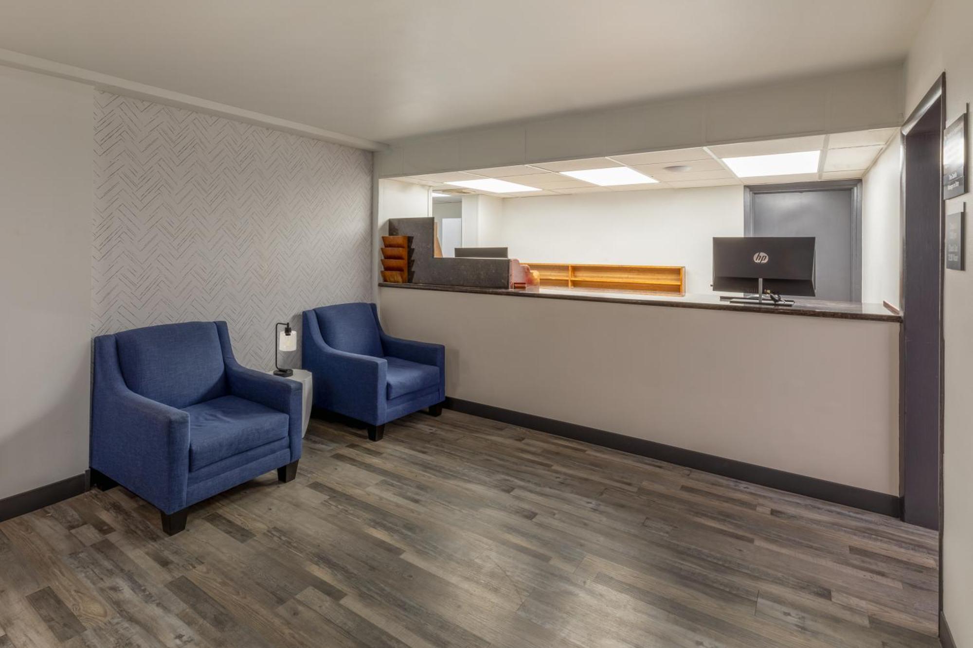 Super 8 By Wyndham Laredo Hotel Екстериор снимка
