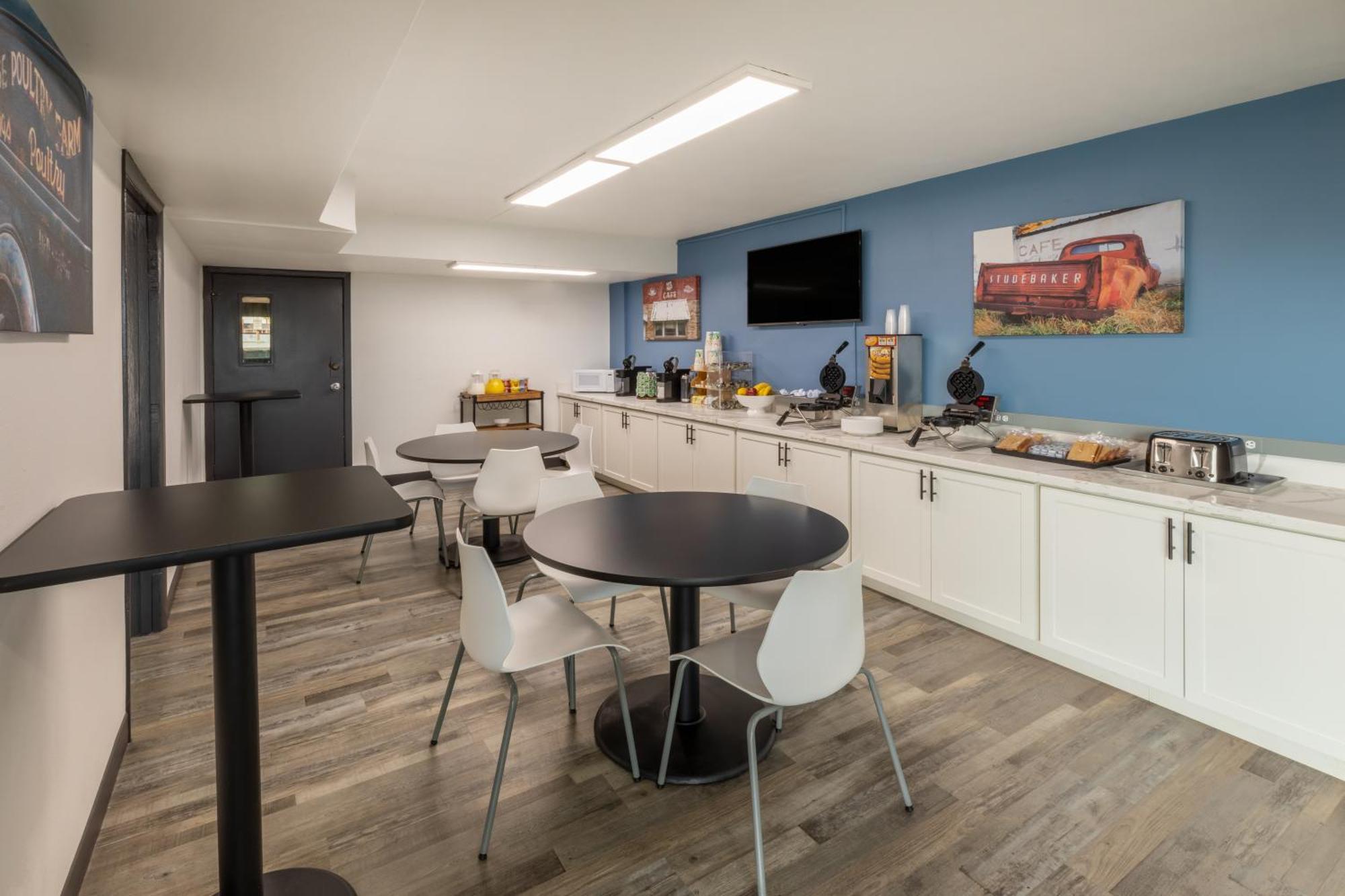 Super 8 By Wyndham Laredo Hotel Екстериор снимка